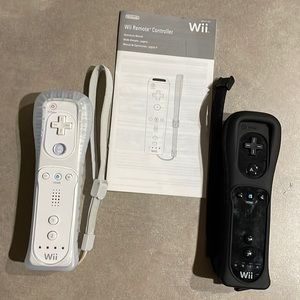 Nintendo Wii Controllers (2)